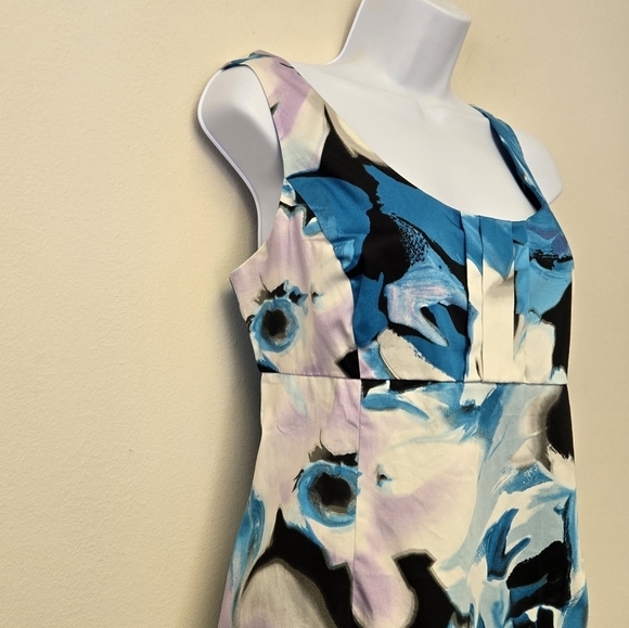 New York and Company bold floral shift dress Blue White 10 - Picture 4 of 9